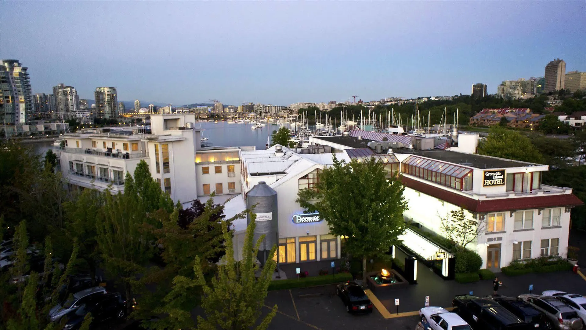 Granville Island Hotel Vancouver 3*,