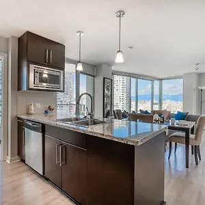 Stunning 2 Bedroom Condo With Downtown Views!!! Apartment